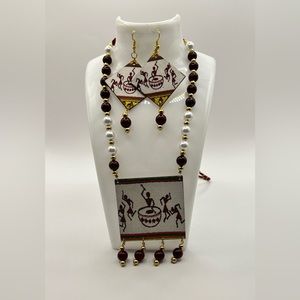 Fashion art jewelry with adjustable strap. Includes 2 sets of earrings